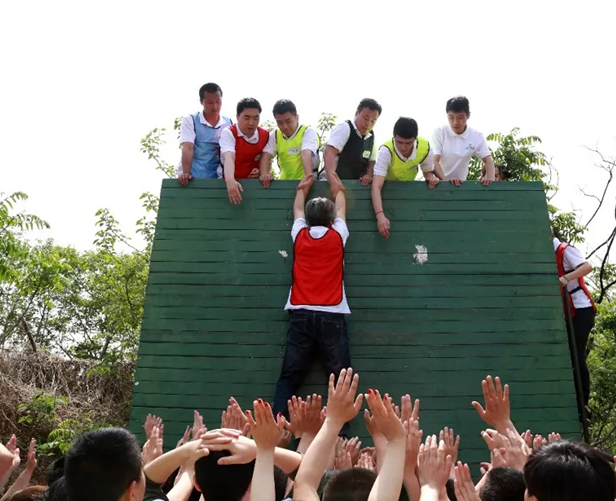 公司进行野外拓展训练,一定好牢记这些安全措施! 公司进行野外拓展训练,一定好牢记这些安全措施!